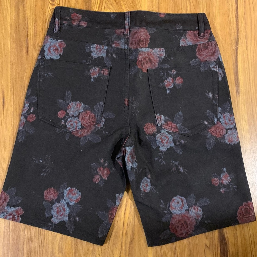 Four Pairs of Mens Shorts - Picture 2 of 15